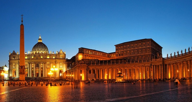 Vatikán - Szent Péter tér este
