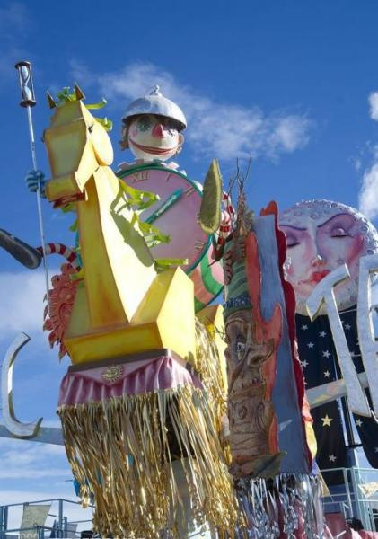 Karnevál Toszkánában kirándulással a Cinque Terre falvaiba