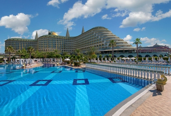 DELPHIN IMPERIAL LARA *****