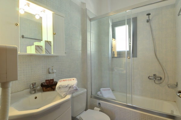 Achrothea Hotel ** RE, egyénileg