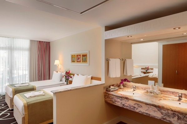 ALVA DONNA WORLD PALACE *****