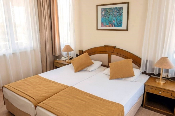 SIDE BAY HOTEL ***