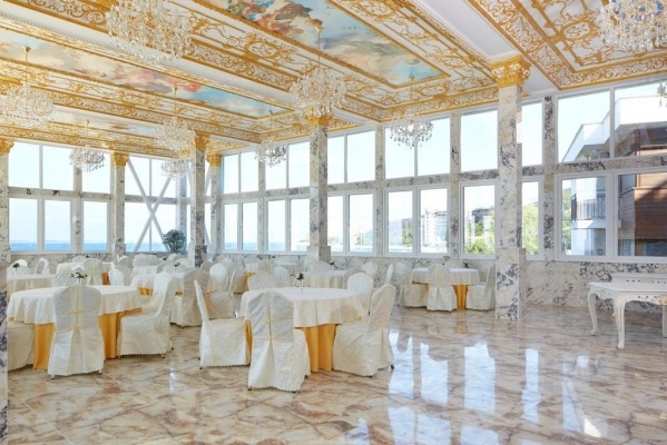 Amore Beach Hotel ****