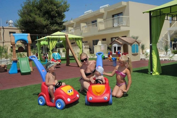 Nelia Gardens Hotel