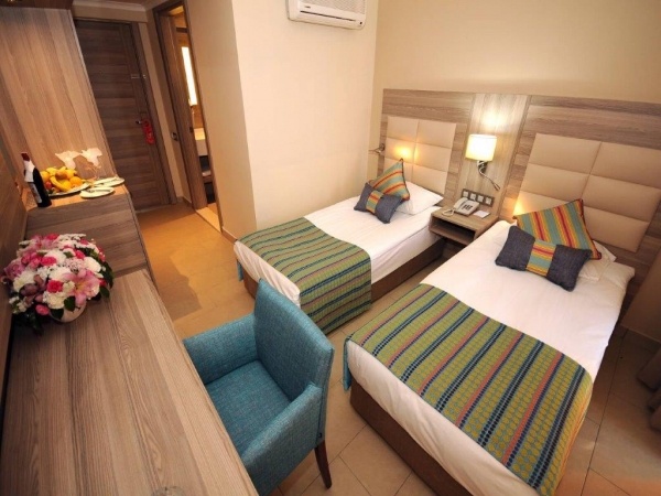 Insula Resort***** - UAI, repülővel