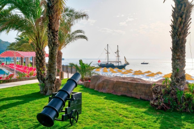 Pirates Beach Club *****