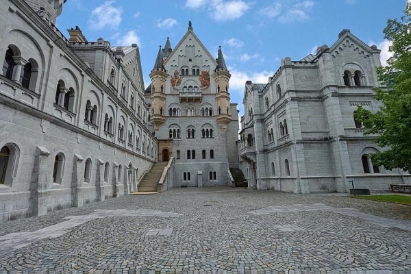 TITOKZATOS TÜNDÉRKIRÁLY KASTÉLYAI BAJORORSZÁGBAN - Kastélyok Bajorországban: Hohenschwangau, Neuschwanstein és Linderhof kastélyai