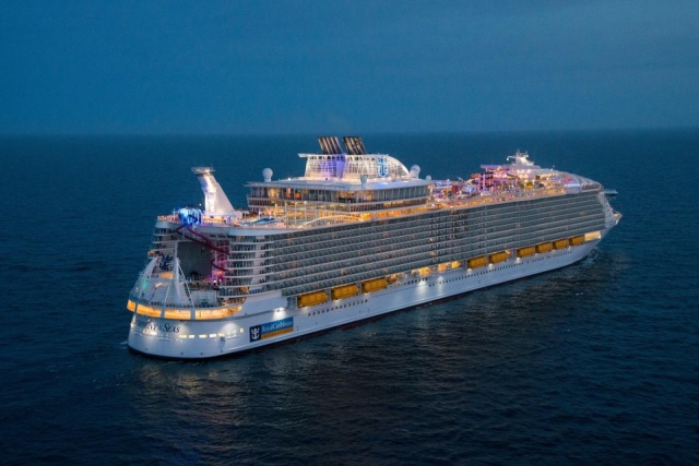 NYUGAT-KARIB PIHENÉS, Symphony of the Seas