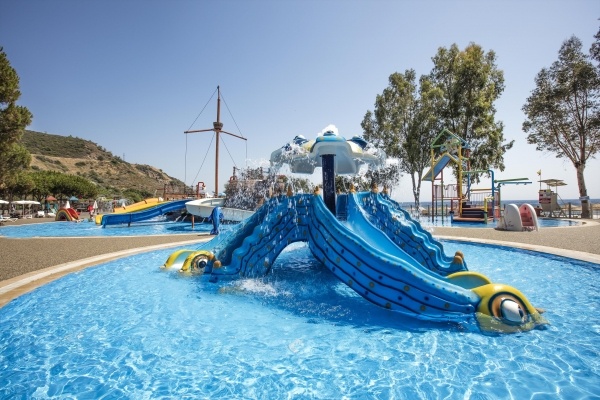 ARIA CLAROS BEACH *****