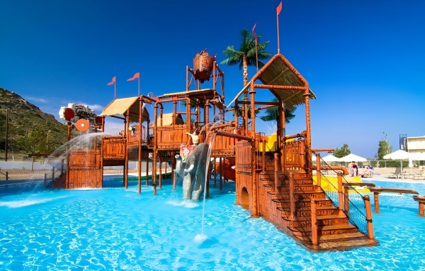 EVITA BAY ****
