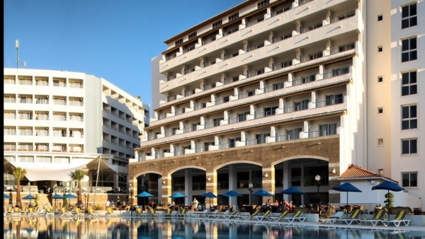 Batihan Beach Resort (Busz)