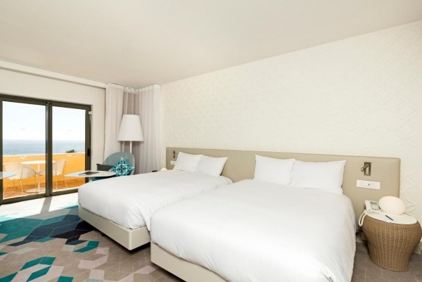 Hilton Malta Hotel 2025 tél