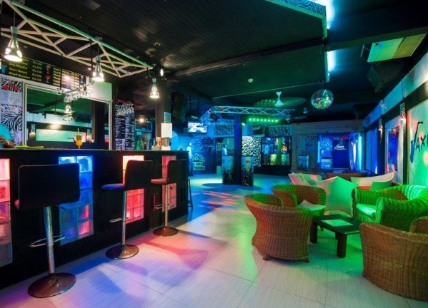 Manisa Hotel** - RE/FP, repülővel