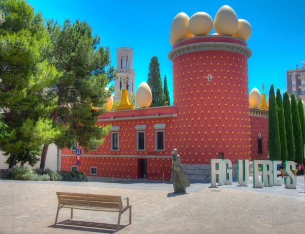 Katalónia arcai - ízek, gótika, Dali, repülővel