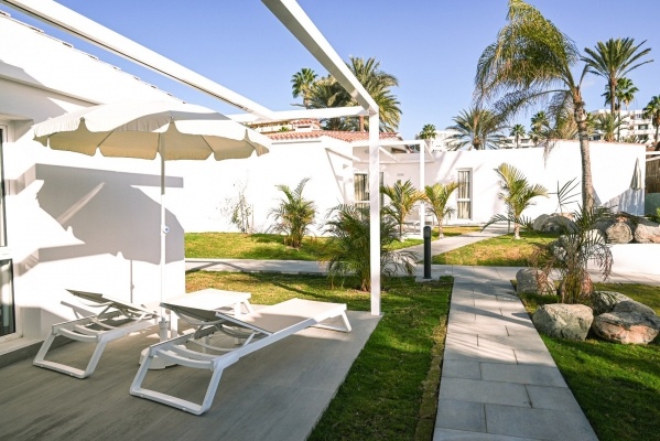 Hl Miraflor Suites