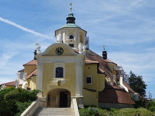 Szomszédolás az Eszterházyaknál Fraknó vára és Eisenstadt