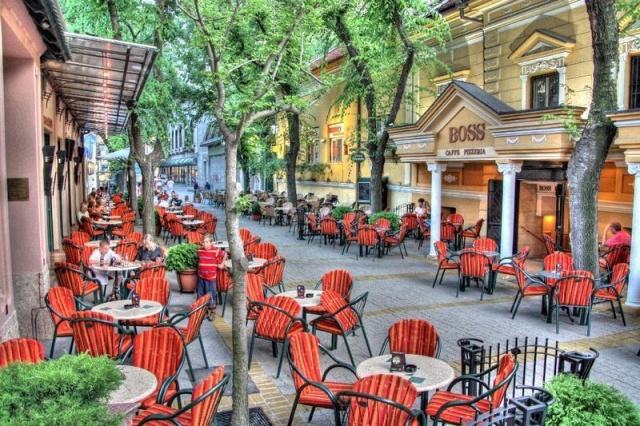 NŐNAPI mulatság Szabadkán - SISI nyomában