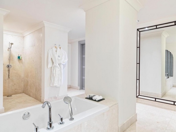 Juweira Luxury Boutique Hotel***** UAI (16+), repülővel