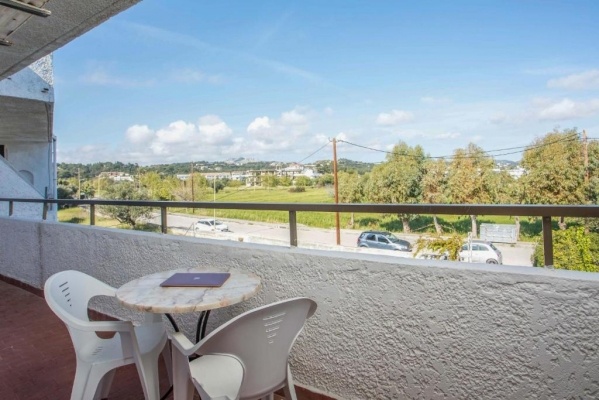 Nikos BNB Aparthotel RE, repülővel