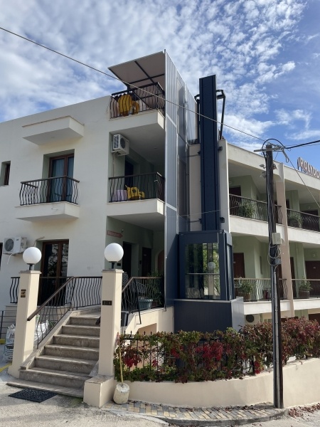 Polydor Apartmanház-TOLO, repülővel