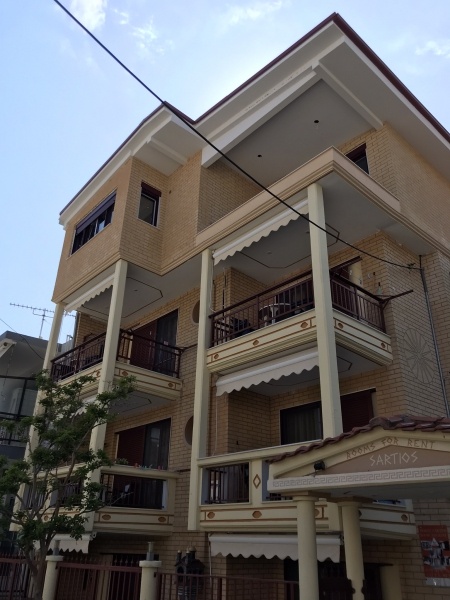 Sartios Apartmanház, busszal