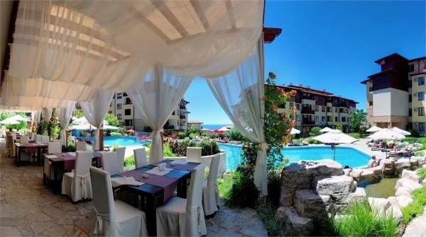 Garden Of Eden Apart ****