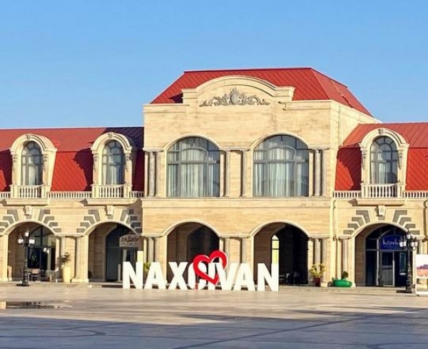 Baku és Nahicseván ***