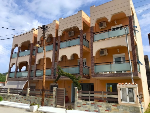 Berlin Apartmanház, egyénileg