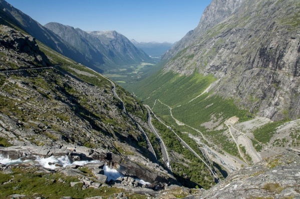 Csoportos hajóút: Fjordok, hegyek, vízesések