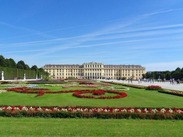 Húsvéti vásár a Schönbrunni kastélynál és Bécsben