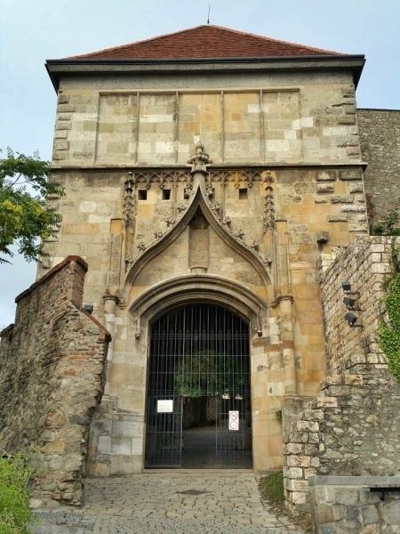 Pozsony, Dévény és Vöröskő vára