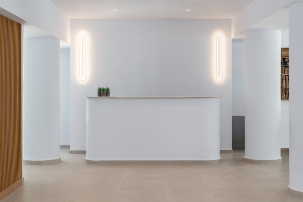 RODOS WHITE BOUTIQUE ****