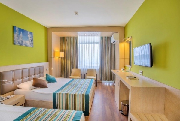 Mira Meridia Beach Hotel***** - AI, repülővel