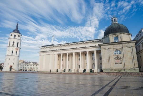 Baltikum ölelésében, repülővel