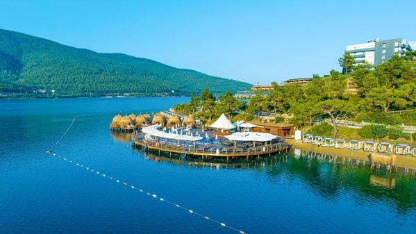 LA BLANCHE ISLAND  *****