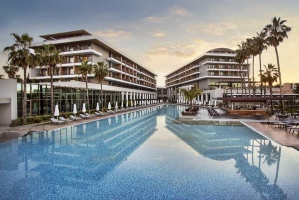 Acanthus & Cennet Barut Collection *****