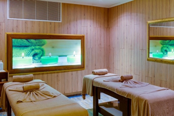 The Grand Blue Sky International ****