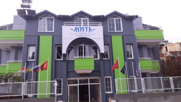 Anita Kemer Noch Hotel +12 ****