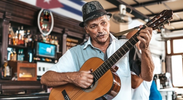 A nosztalgia és a szivar otthona, Kuba