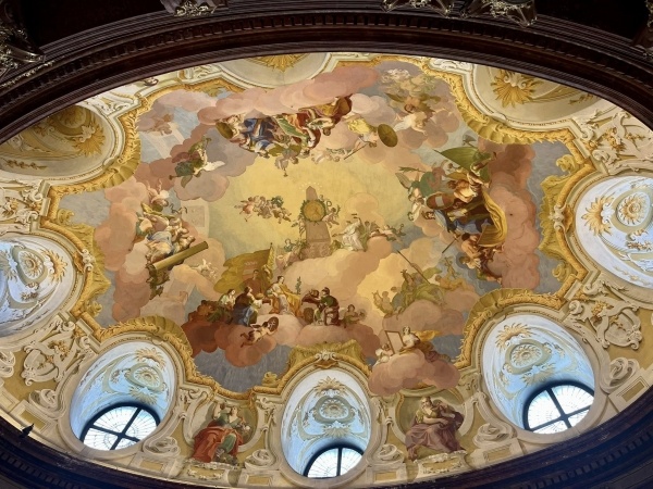 Kreuzenstein vára és a Klosterneuburgi Apátság