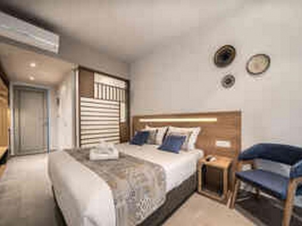 Adele Beach Hotel ****