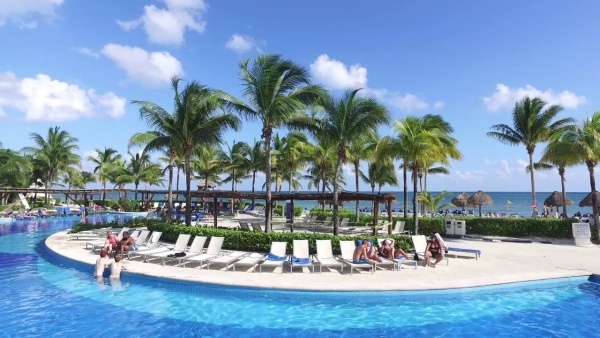 Bluebay Grand Esmeralda****-AI, repülővel