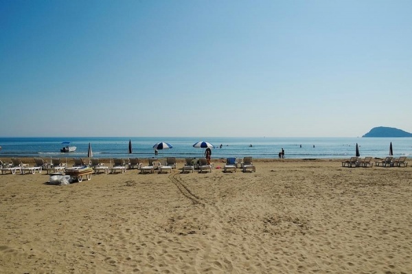 Andreolas Beach Hotel **