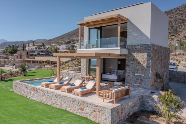 Deos Luxury Suites ****