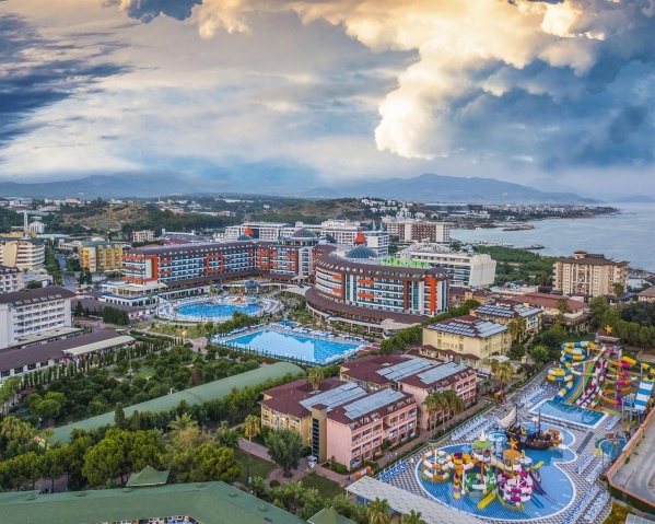 Lonicera World Hotel ****