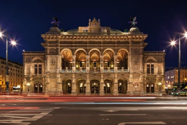 Advent Bécsben: Látogatás az Operaházban és a Hofburgban