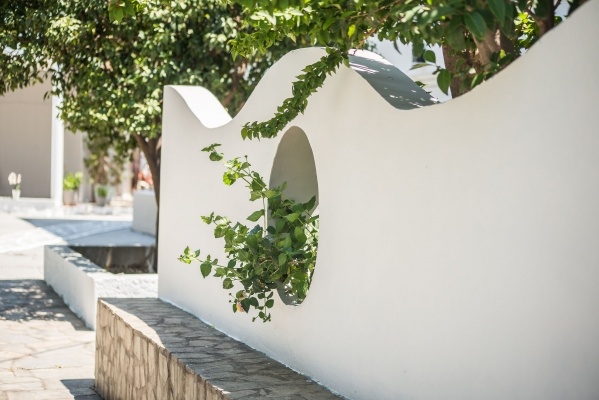 Anika Studios ***, Görögország