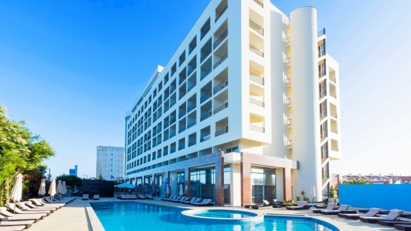 Tryp Lisboa Caparica Mar by Wyndham - 10 éjszakás