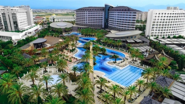 Royal Wings Hotel *****