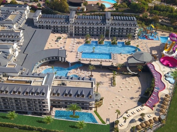 Dream World Palace *****